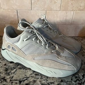 Yeezy 700 v2 Salt